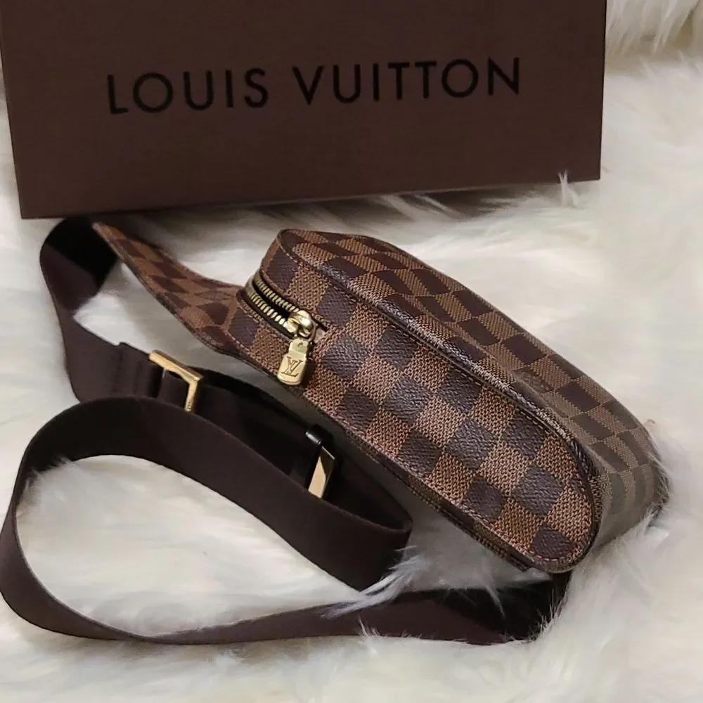 💯 Authentic Louis Vuitton Geronimo Bag🍀